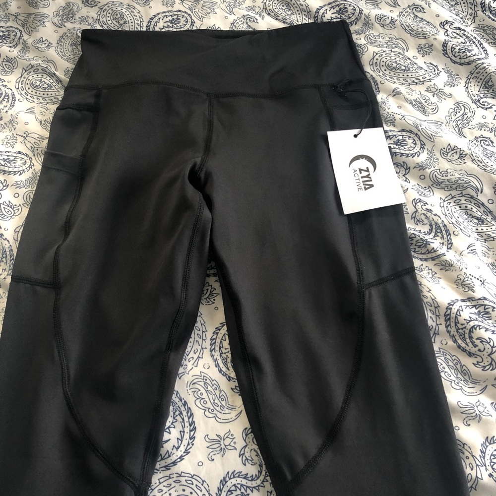 Zyia crop pocket workout pants